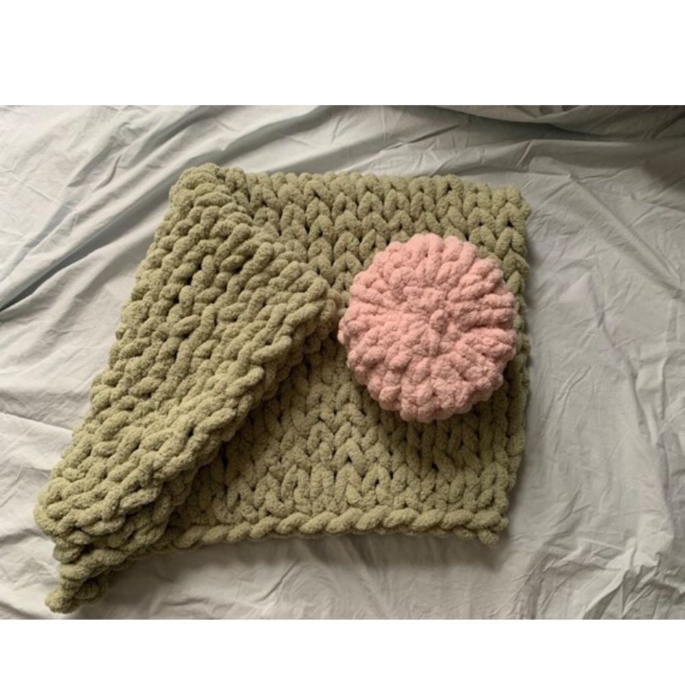 HANDMADE CHUNKY KNIT BLANKET Sage Green - Pillow not included- Twin size 30x 50